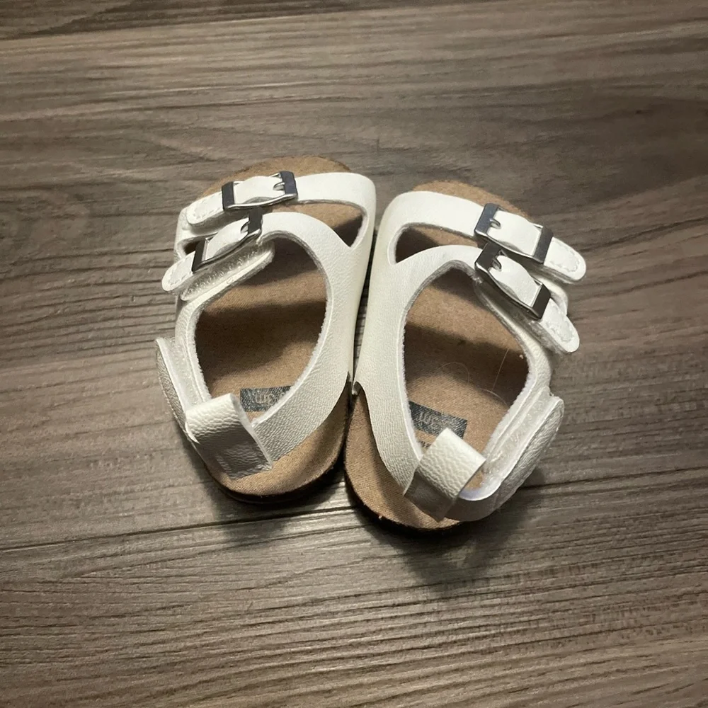 Carter's White Kids Sandals with Buckles size 0-3M
